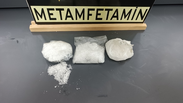 Uşak'ta uyuşturucu operasyonunda yakalanan 2 zanlı tutuklandı