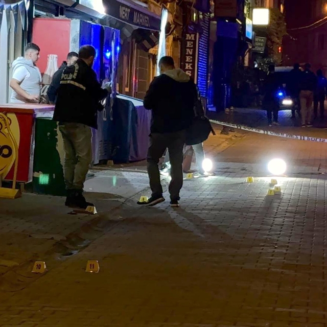 Sokakta karşılaştığı husumetlisini tabanca ile öldürdü