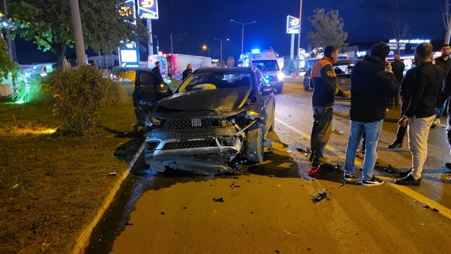 Bursa'daki 3 aracın karıştığı kazada 1 kişi yaralandı