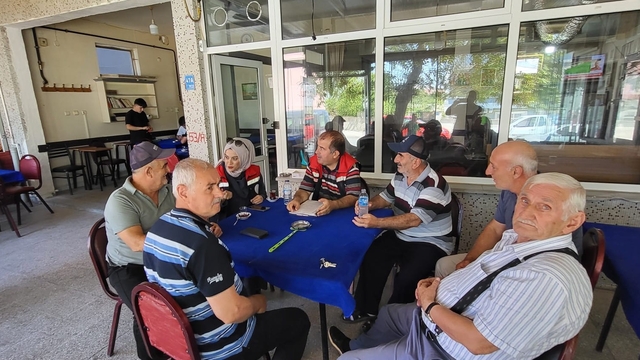 Tekirdağ'da üreticilerle buluşan ekipler tarımsal bilgilendirme yapıyor