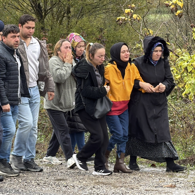 İşçi servis midibüsü devrildi: 1 ölü, 19 yaralı (2)