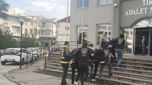 Tire'de iş yerine silahlı saldırı kamerada