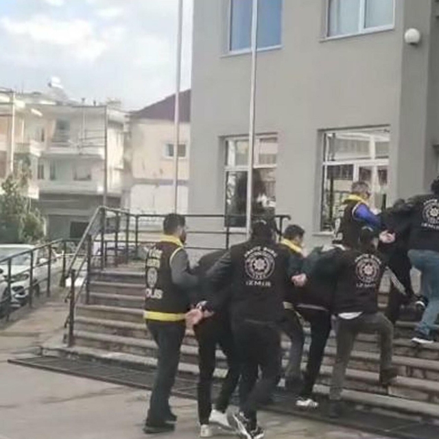 Tire'de iş yerine silahlı saldırı kamerada