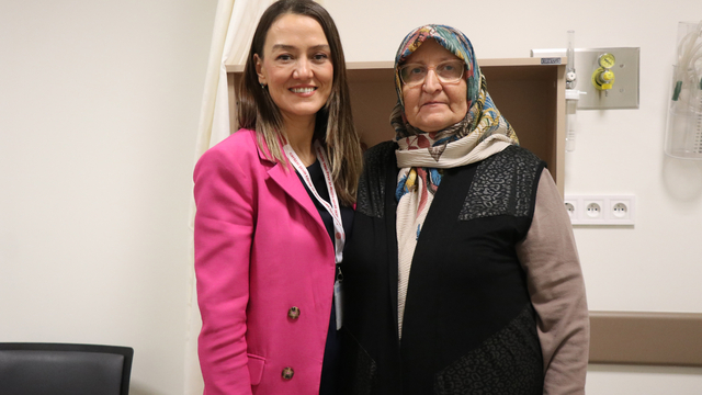 Akciğer ve meme kanserini yenen 62 yaşındaki kadın sağlığına kavuştu