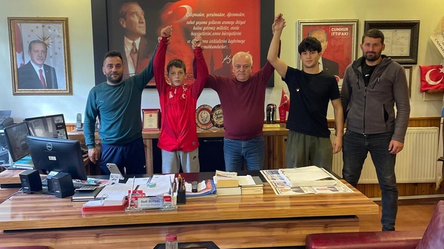 Balkan Şampiyonası'nda ikinci olan güreşçi altın ile ödüllendirildi