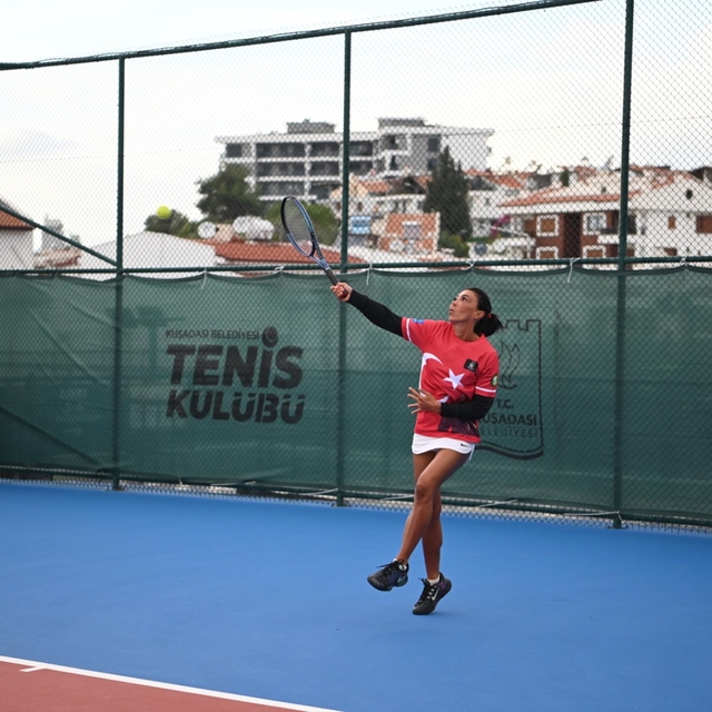 Kuşadası Tenis Kulübü'nde Cumhuriyet Kupası heyecanı başladı