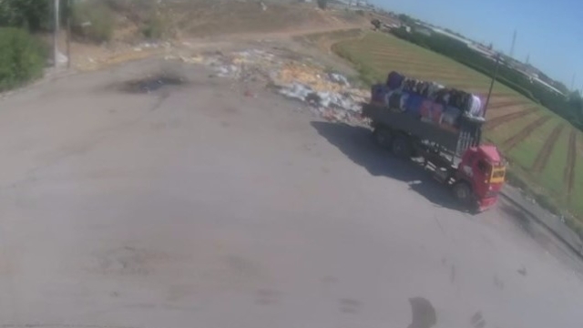 Tonlarca tekstil atığını sahile döken kamyon şoförü ile firma hakkında inceleme