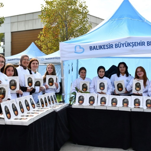 Balıkesir'deki 23 öğrenci, ilin kaybolmuş 60 yemeğini kitaplaştırdı