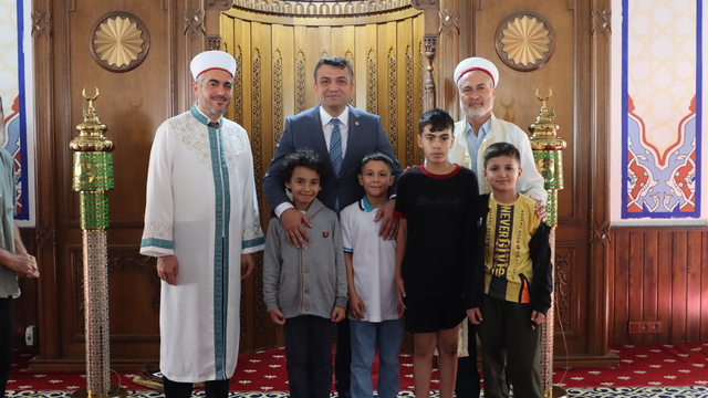 Hatay'da 49 yıllık meslek hayatının ardından emekli olan imama veda