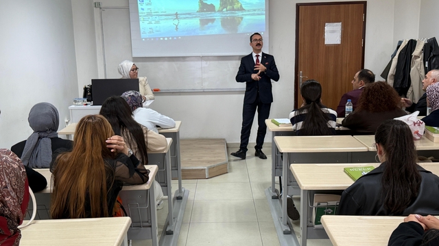 Tokat'ta sağlık yönetimi öğrencileri savcılarla bir araya geldi