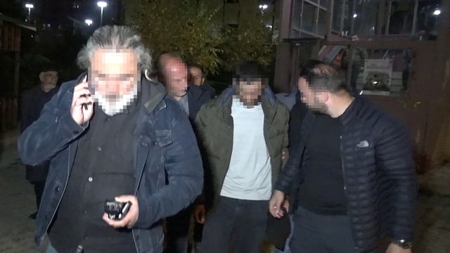 Emniyet müdürlüğünün bahçe duvarına tırmanan şüpheli, polisi alarma geçirdi