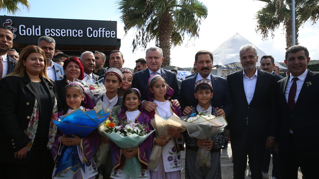 Gençlik ve Spor Bakanı Osman Aşkın Bak, Hatay'da zeytin festivaline katıldı: