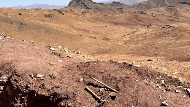 Van'da kaçak kazı yapan 6 şüpheli suçüstü yakalandı