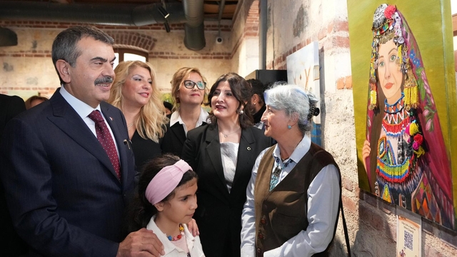 Bakan Tekin, "Evliya Çelebi'nin İzinde" sergisi ile "3. Rami Bilim Şenliği"ni ziyaret etti: