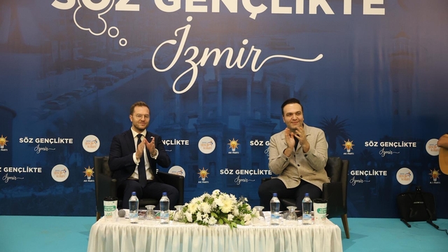 AK Parti Gençlik Kolları Genel Başkanı İbiş, İzmir'de gençlerle buluştu: