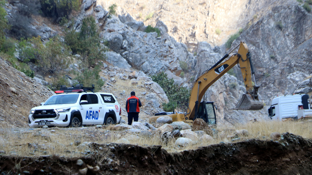 Avaşin Deresi'nde kaybolan İbrahim, ekskavatörle arandı