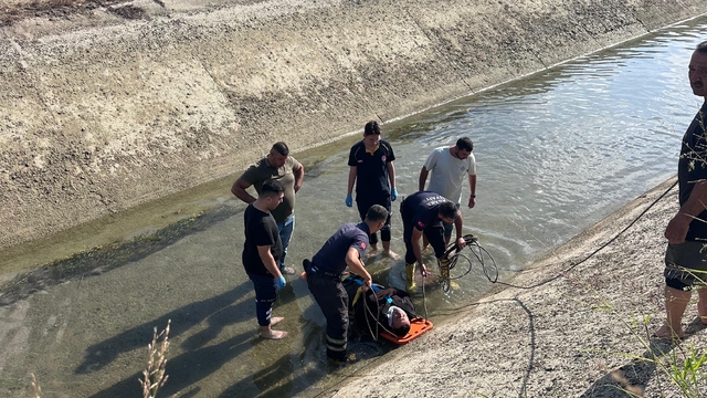 Adana'da sulama kanalına düşen kişi kurtarıldı