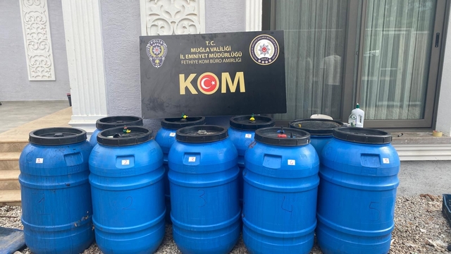 Fethiye'de 1 ton 100 litre etil alkol ve 1 ton 980 litre sahte şarap ele geçirildi
