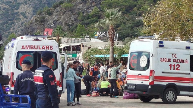 Fethiye'de yamaç paraşütleri havada çarpıştı: 3 yaralı