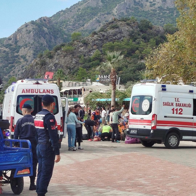 Fethiye'de yamaç paraşütleri havada çarpıştı: 3 yaralı