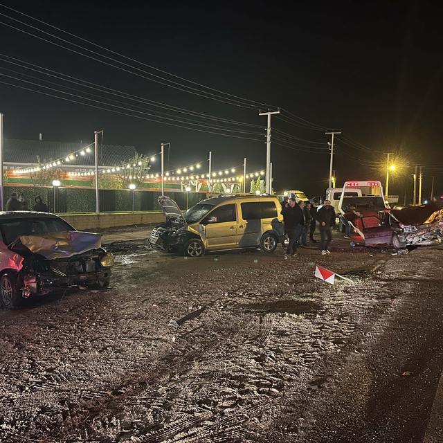 Çankırı'da 3 aracın karıştığı zincirleme kaza: 9 yaralı