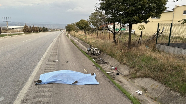 Minibüsle çarpışan motosikletin sürücüsü öldü