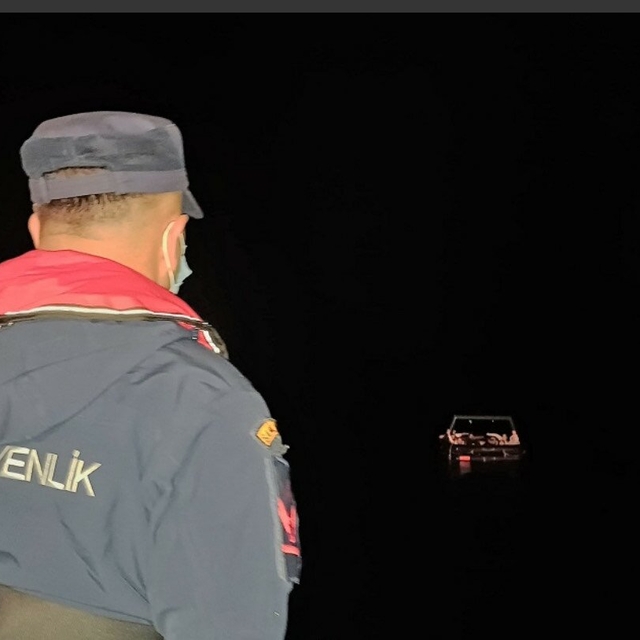 Muğla açıklarında 18'i çocuk 46 düzensiz göçmen kurtarıldı