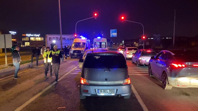 Bursa'da 3 otomobilin karıştığı zincirleme kaza: 2'si çocuk 5 yaralı