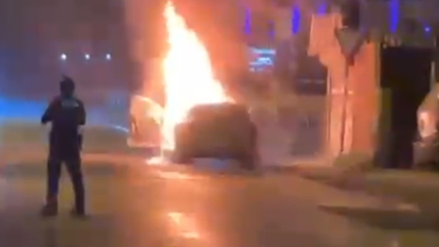 Park halindeki otomobil yandı