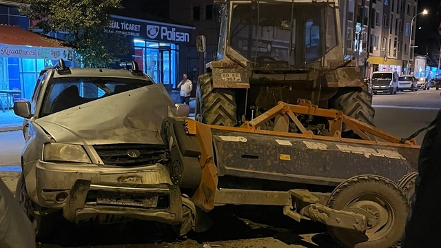 Mahmudiye'de trafik kazasında 2 kişi yaralandı