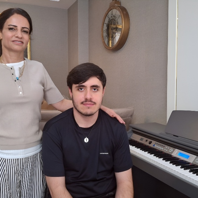 Doğuştan absolut kulak otizmli Emre, müzik yeteneğiyle güzel sanatları hede...