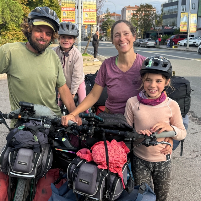 Bisikletle dünya turuna çıkan Kanadalı aile: Türkiye çok güzel