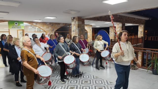 Kadın bando takımı 29 Ekim'e hazırlanıyor