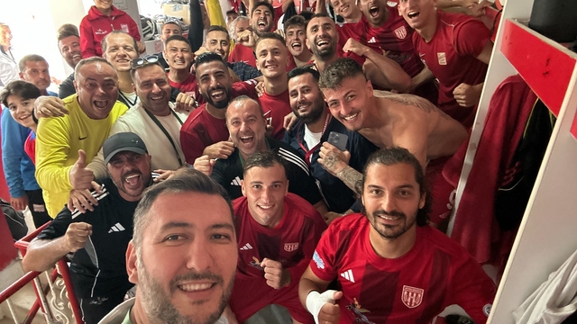 Ayvalıkgücü sol şeritte