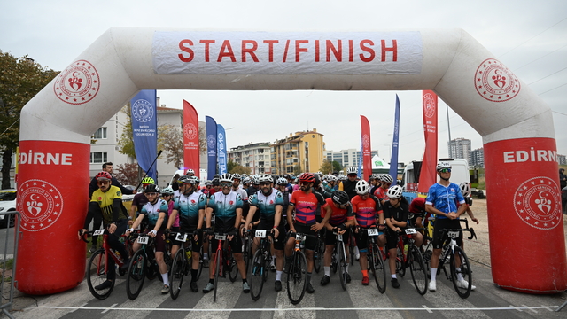 Edirne'de 16. Cumhuriyet Kupası Bisiklet Yol Yarışı düzenlendi