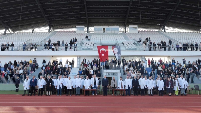 Tekirdağ NKÜ Tıp Fakültesi öğrencileri beyaz önlük giydi
