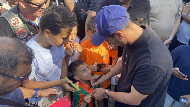 Milli motosikletçi Toprak Razgatlıoğlu, memleketi Alanya'da coşkuyla karşılandı