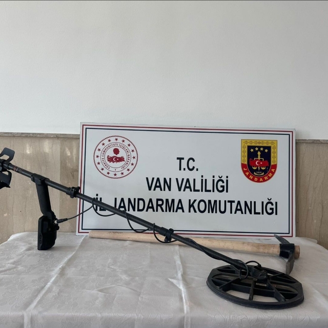 Van'da define arayan 3 kişiye suçüstü