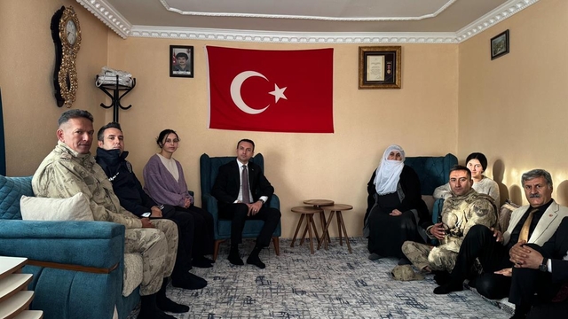 Çaldıran Kaymakamı Bakan'dan şehit ailelerine ziyaret