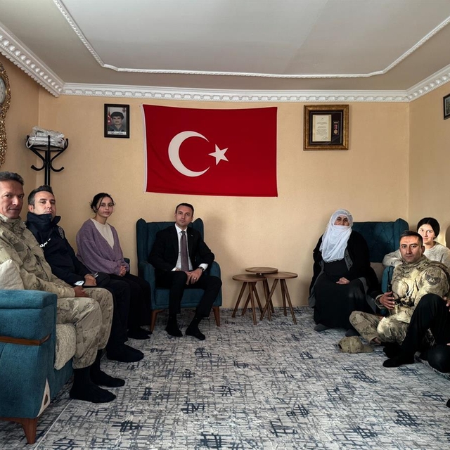 Çaldıran Kaymakamı Bakan'dan şehit ailelerine ziyaret