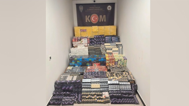 Kocaeli'de bir TIR'da 49 bin 750 paket kaçak sigara ele geçirildi