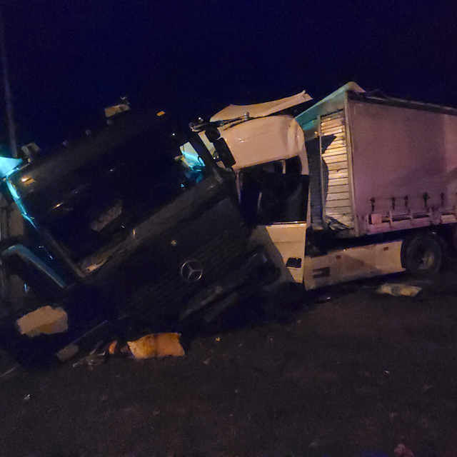 Amasya'da iki tırın çarpıştığı kazada 3 kişi yaralandı