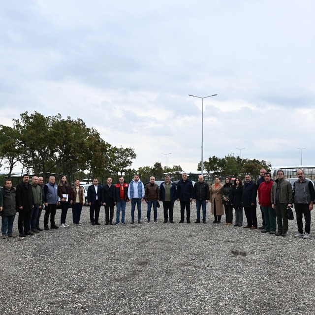 Kırklareli Valisi Turan, sahipsiz hayvanların yaşam alanında incelemede bul...