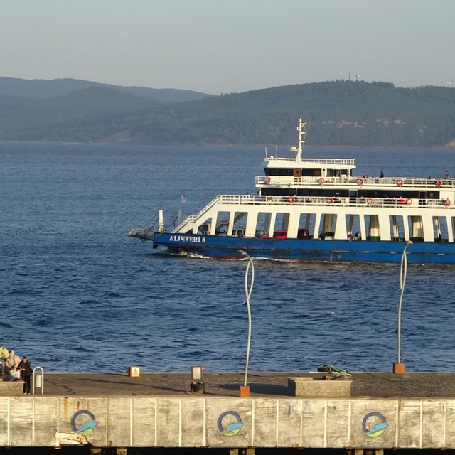 Bozcaada ve Gökçeada feribot seferleri iptal edildi