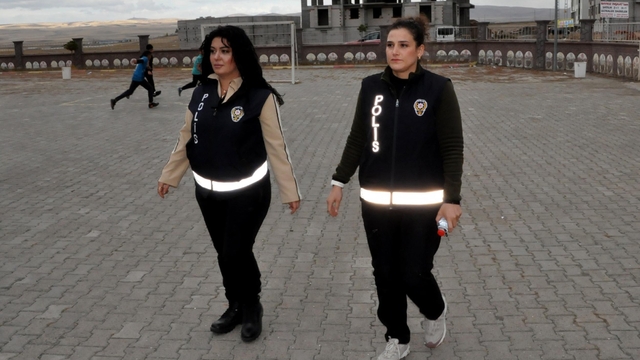 Kadın polislerden öğrencilere kişisel güvenlik ve çocuk hakları eğitimi