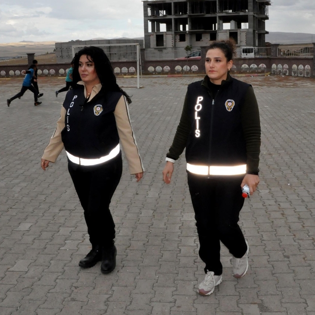 Kadın polislerden öğrencilere kişisel güvenlik ve çocuk hakları eğitimi