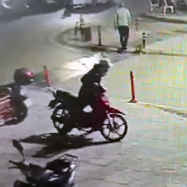 Acil servis önündeki motosikleti çaldı, 'eve dönmek için aldım, geri götüre...