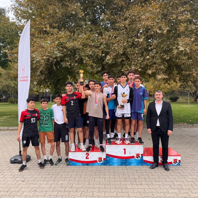 Kuyucak'ta Cumhuriyet Kupası Kros Müsabakaları düzenlendi