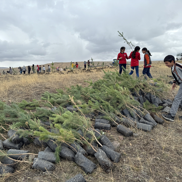 Sigarayı bırakan emekli işçi "fidan" projesiyle topluma nefes olmaya çalışı...