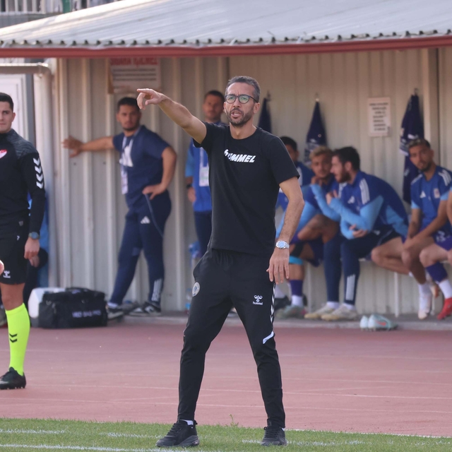 Menemen FK çıkışa geçemiyor